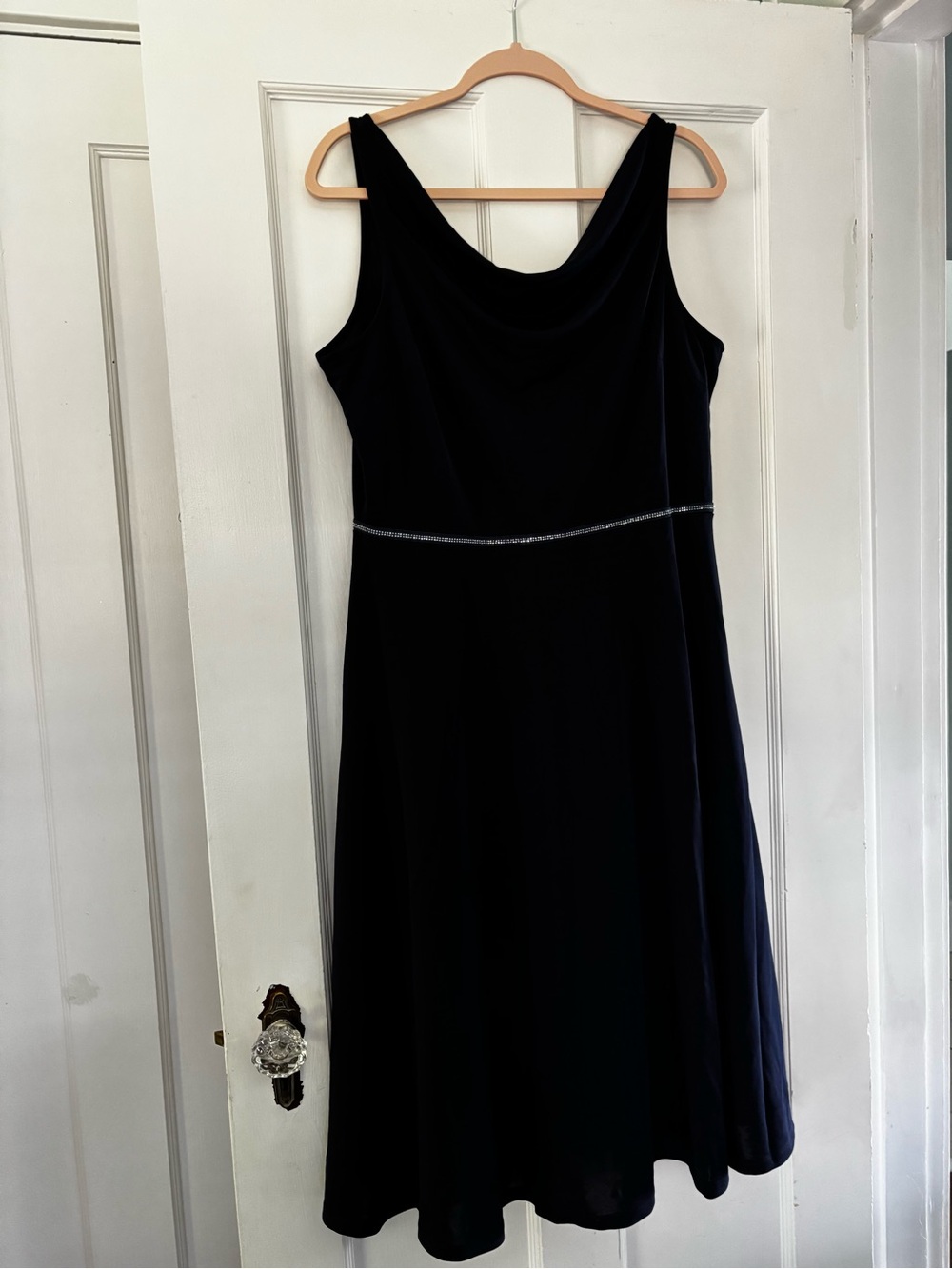 Classic Black Sleeveless Women's Dress with Subtle Waist Detail